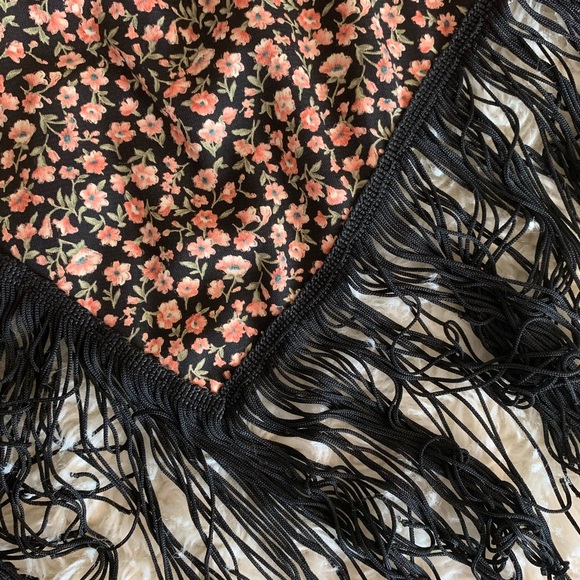 floral fringe kimono 🌷🌚 - Picture 3 of 13